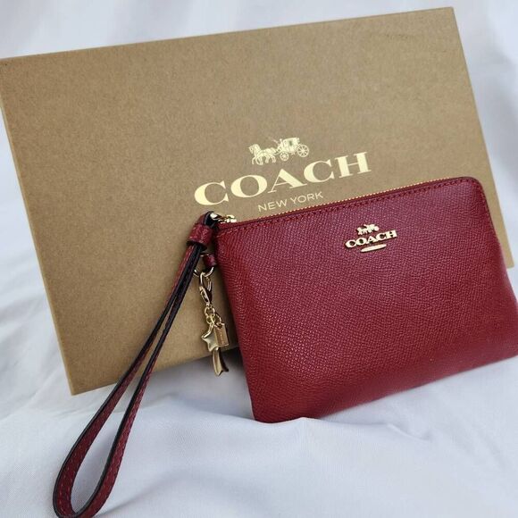 🩵NIB Coach Red Genuine Leather Wristlet w/Detachable \'Coach\' & Star Charms